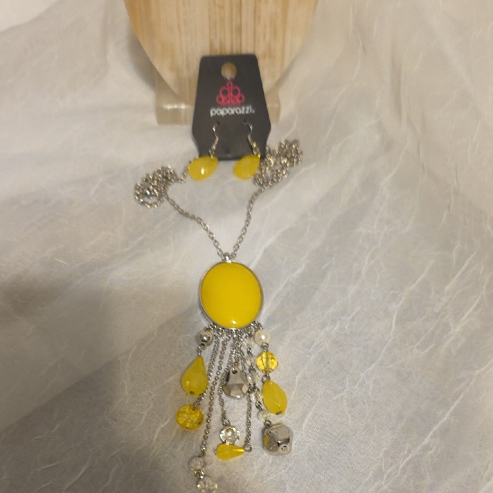 Paparazzi Dazzling Yellow and Silver Necklace